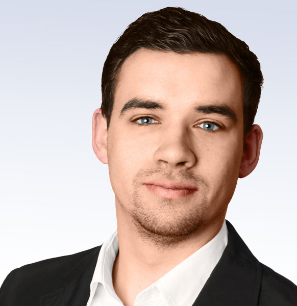 Portrait Simon Pöhler - Homme aux cheveux foncés et à la barbe courte